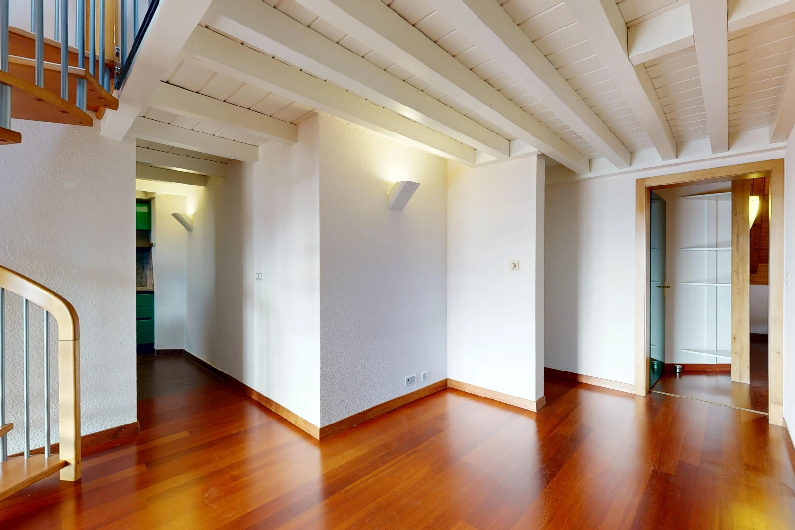 leerer raum mit treppen, beamed ceiling, balkendecke, inside property, und baseboards wall