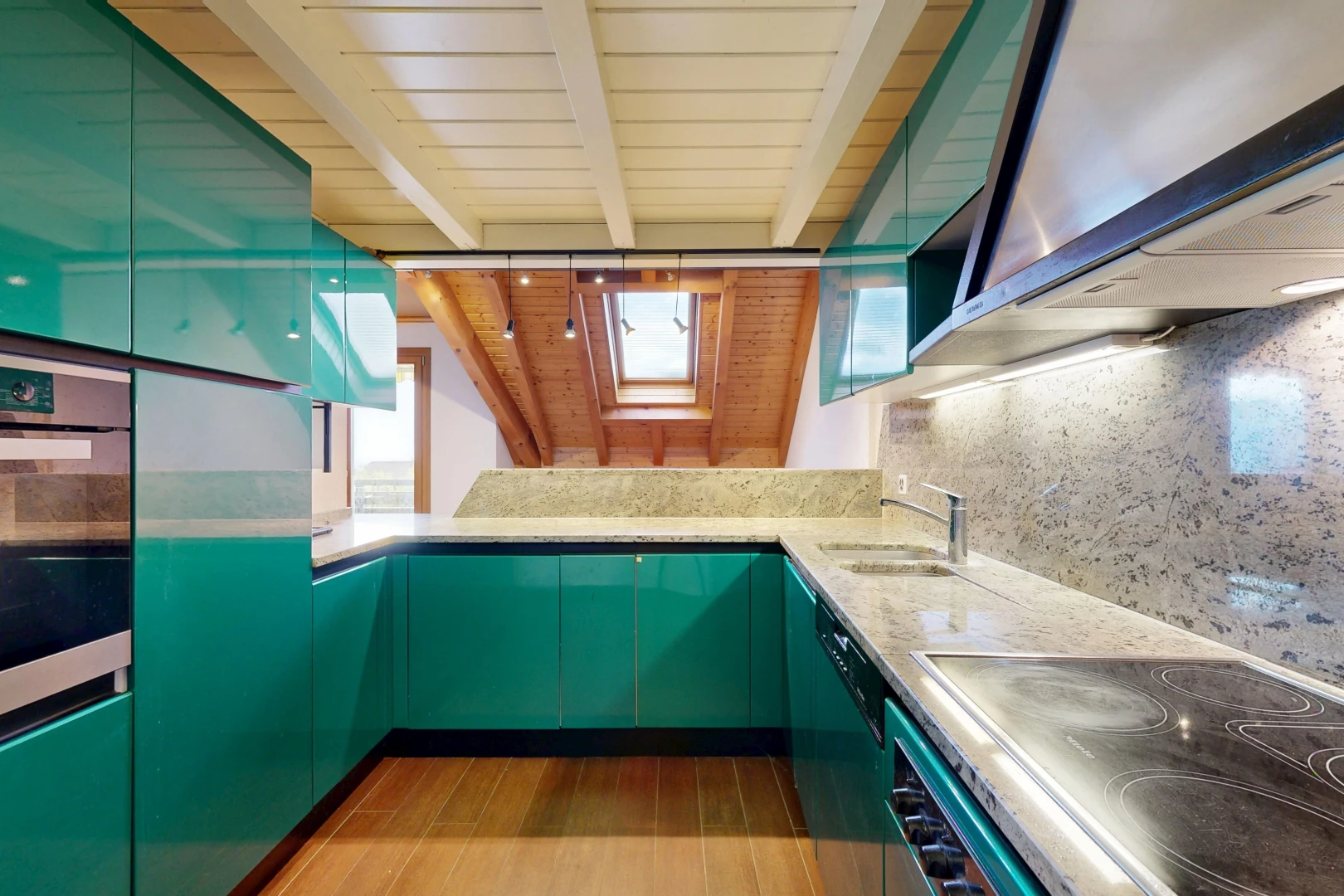küche mit light countertops, herd, beamed ceiling, balkendecke, und waschbecken
