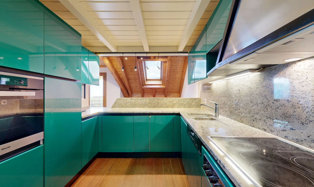 küche mit light countertops, herd, beamed ceiling, balkendecke, und waschbecken