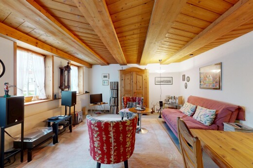 wohnzimmer mit beamed ceiling, balkendecke, inside property, drywall, und gipskartonwand