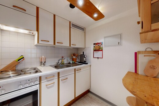 küche mit ofen, küchenrückwand beim Herd, küchenrückwand beim herd, weiße schränke, und arbeitsplatten