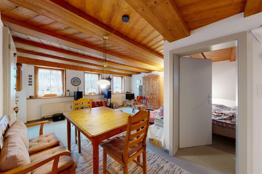 esszimmer mit inside property, balkendecke, beamed ceiling, teppich, und carpet