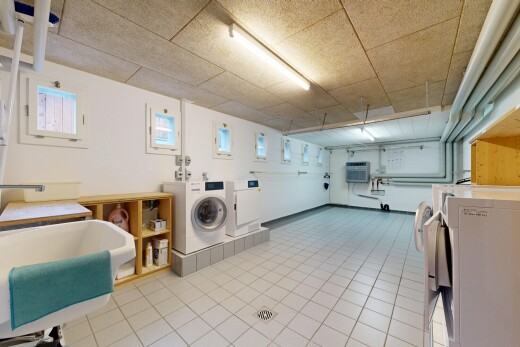 wäschekammer mit inside property, keller, drywall, gipskartonwand, und tumbler