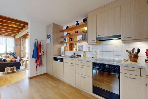 küche mit ofen, open shelves, offene regale, light countertops, und light brown cabinets
