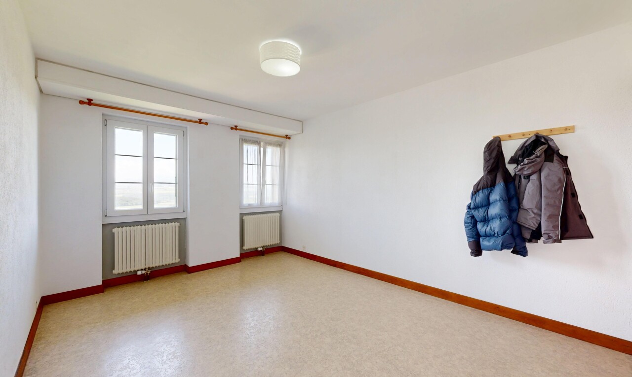 pièce vide avec cloison sèche, drywall, lumière naturelle, natural light, et plinthes murales
