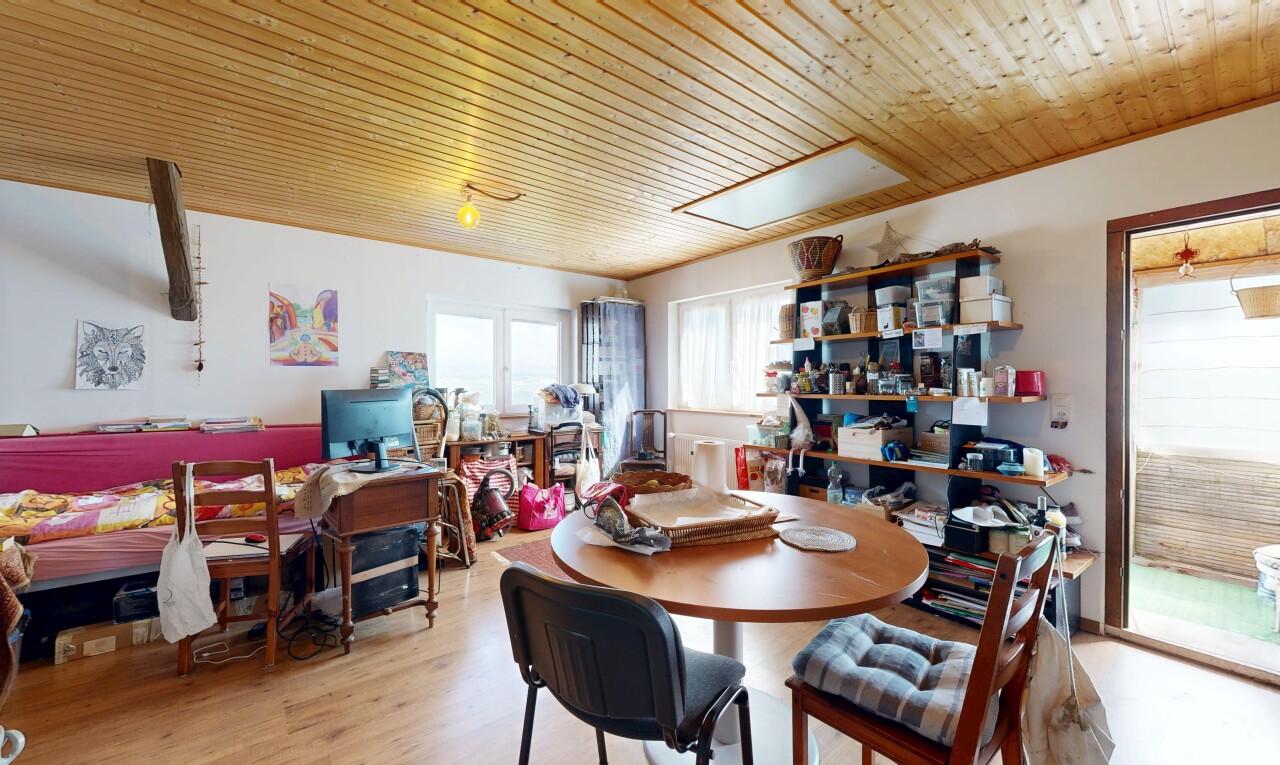 salle à manger avec inside property, cloison sèche, drywall, lumière naturelle, et natural light