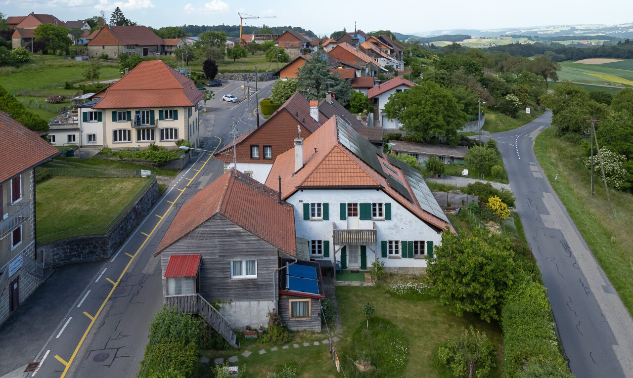 façade avec day time, vue résidentielle, et residential view