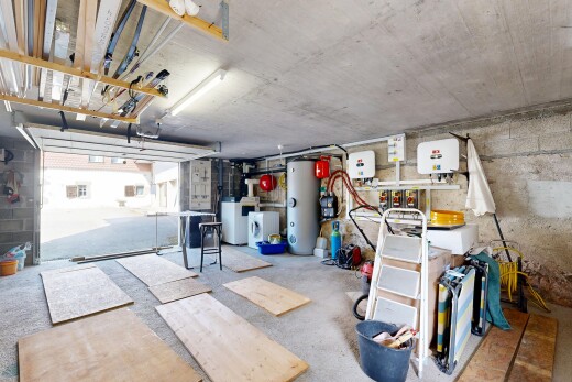 parking avec inside property, lave-linge et sèche-linge séparés, et chauffe-eau