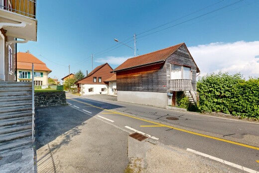 façade avec day time, power lines view, bardage horizontal, bardage en bois, et escaliers
