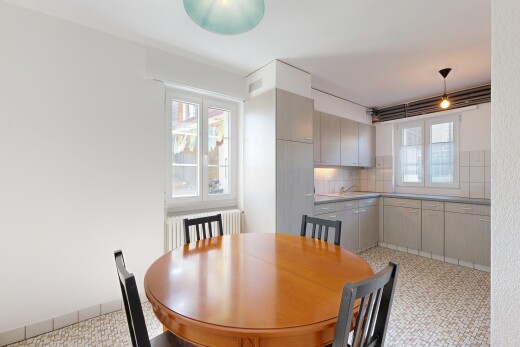 salle à manger avec vinyl floor, sol en vinyle, light floor, drywall, et cloison sèche