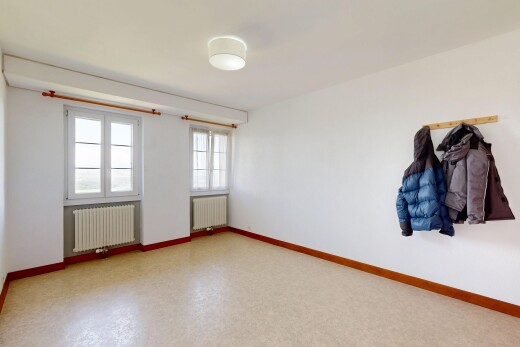 pièce vide avec cloison sèche, drywall, lumière naturelle, natural light, et plinthes murales