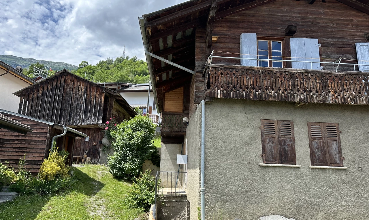 façade avec balcon