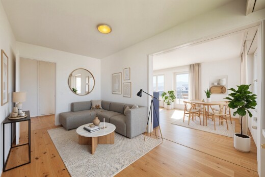 wohn- / esszimmer mit holzfußboden, wood finish floor, inside property, natürliches licht, und natural light