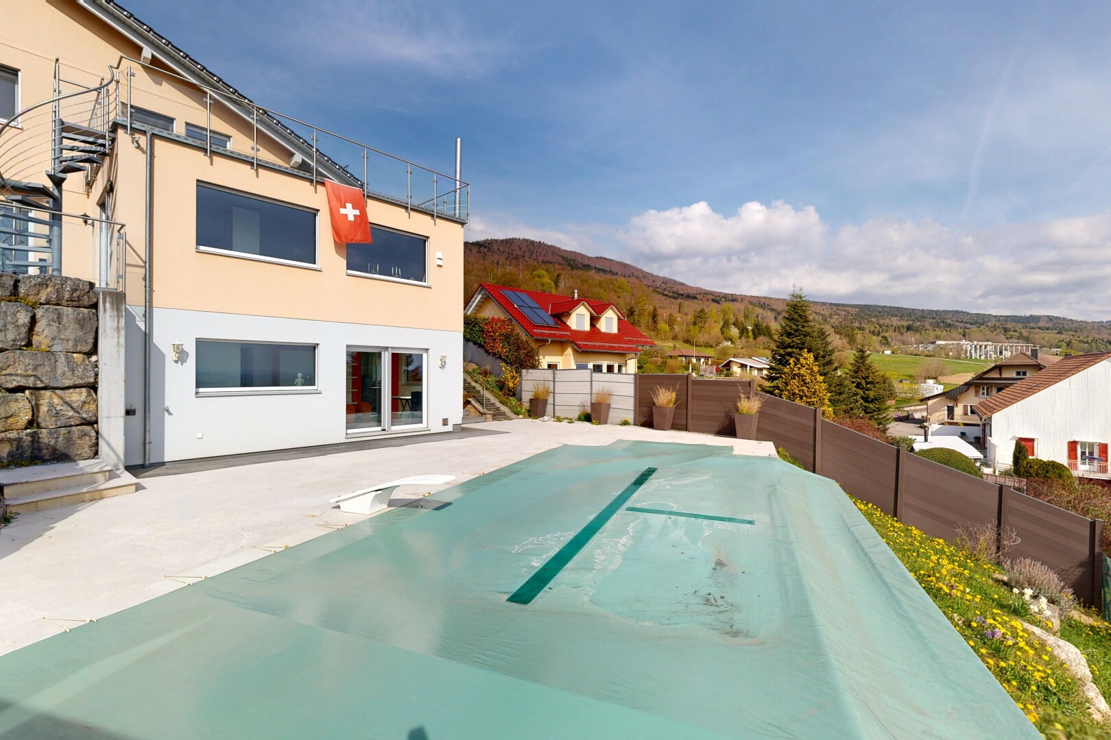 piscine avec clôture, day time, piscine, vue sur la montagne, et mountain view