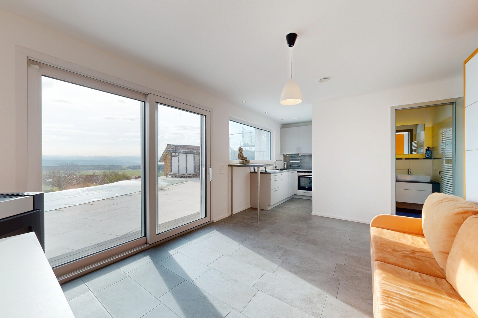 salon avec inside property, lumière naturelle, natural light, cloison sèche, et drywall