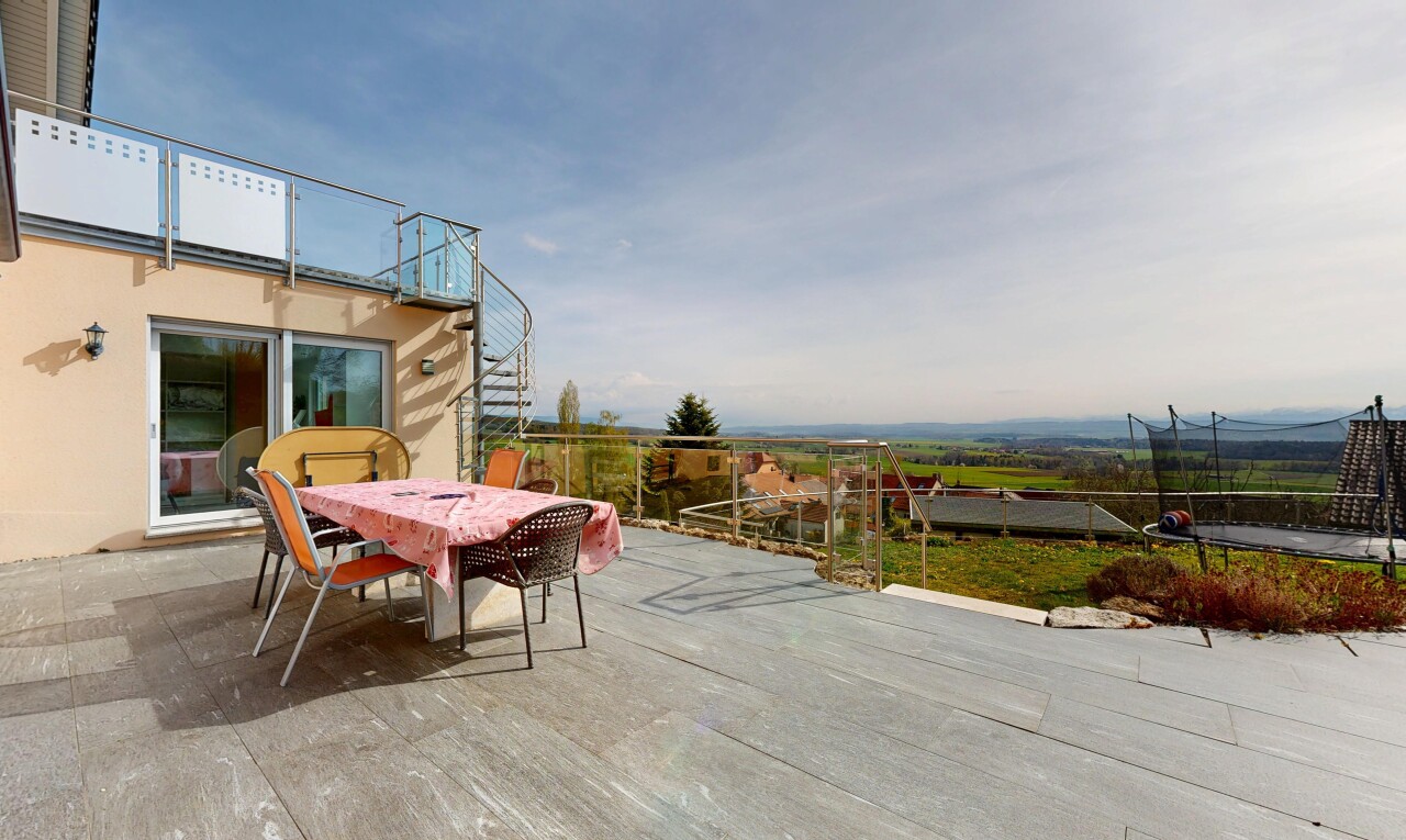 terrasse avec terrasse, from property, coin repas extérieur, et day time