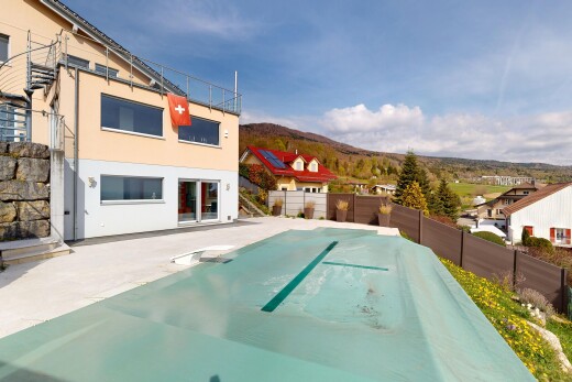 piscine avec clôture, day time, piscine, vue sur la montagne, et mountain view