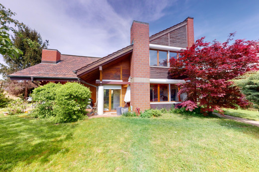 außenansicht mit rasen