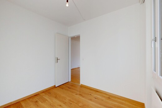 leerer raum mit gipskartonwand, drywall, inside property, holzfußboden, und wood finish floor