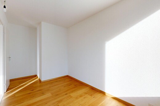 leerer raum mit holzfußboden, wood finish floor, inside property, gipskartonwand, und drywall