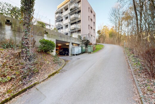 außenansicht mit blick auf wohnanlage, apartment complex view, day time, und from community