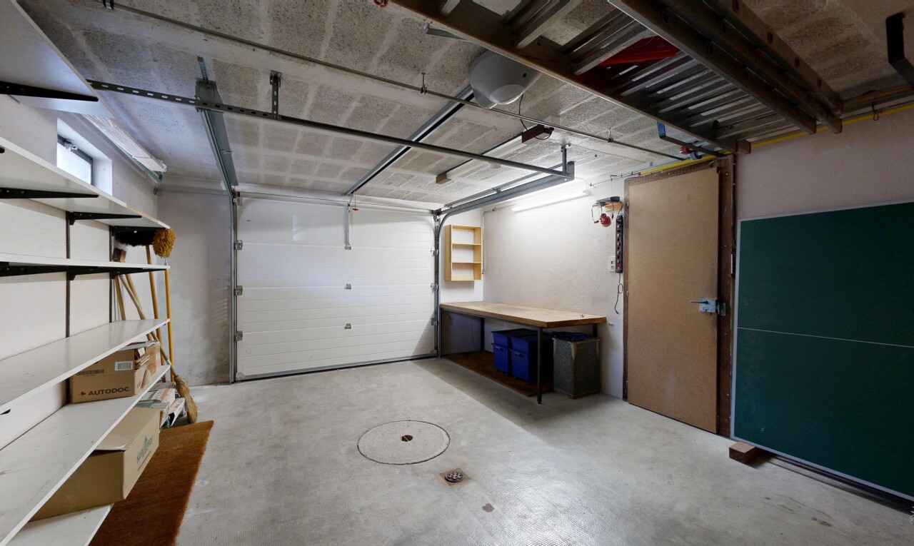 parking avec inside property