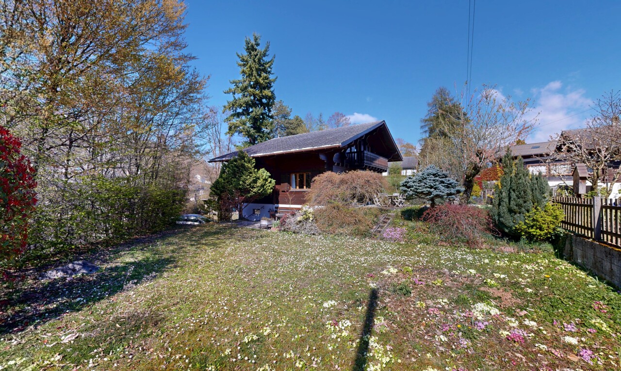 façade avec day time, pelouse, et from property