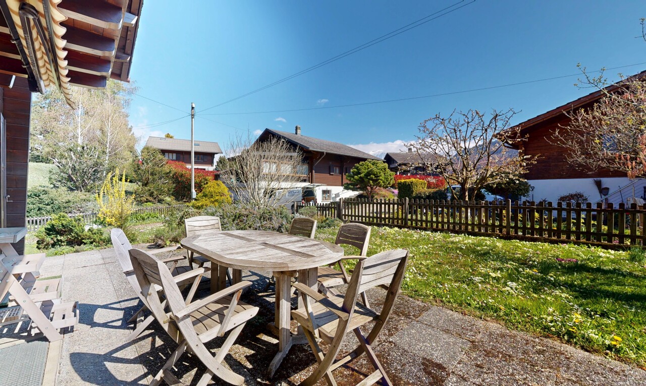 terrasse avec clôture, from property, coin repas extérieur, day time, et terrasse