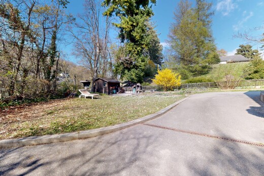 garten mit day time und zaun