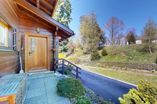 balkon mit vortreppe, day time, und from property