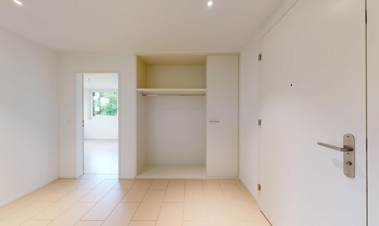 leerer raum mit inside property, natural light, natürliches licht, drywall, und gipskartonwand