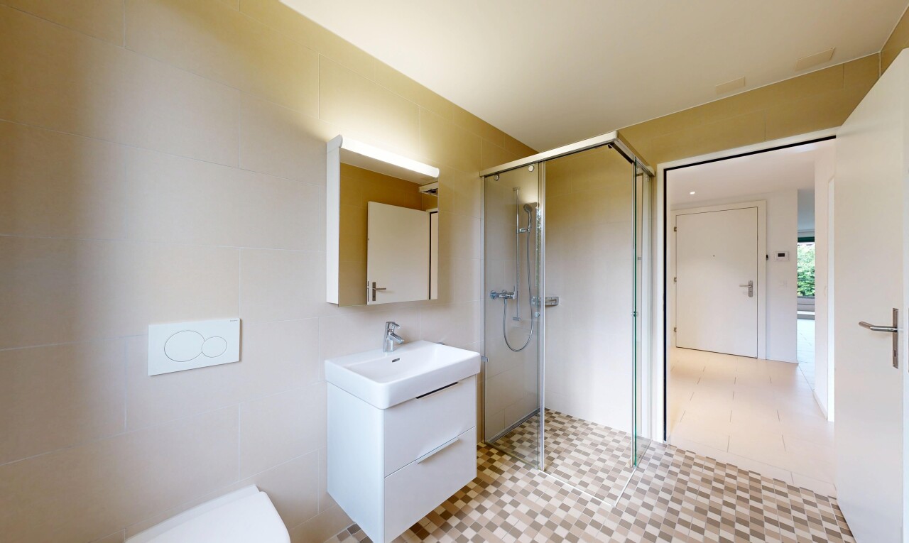 bad mit spiegel, light floor, komplettes badezimmer, dusche, und schminktisch