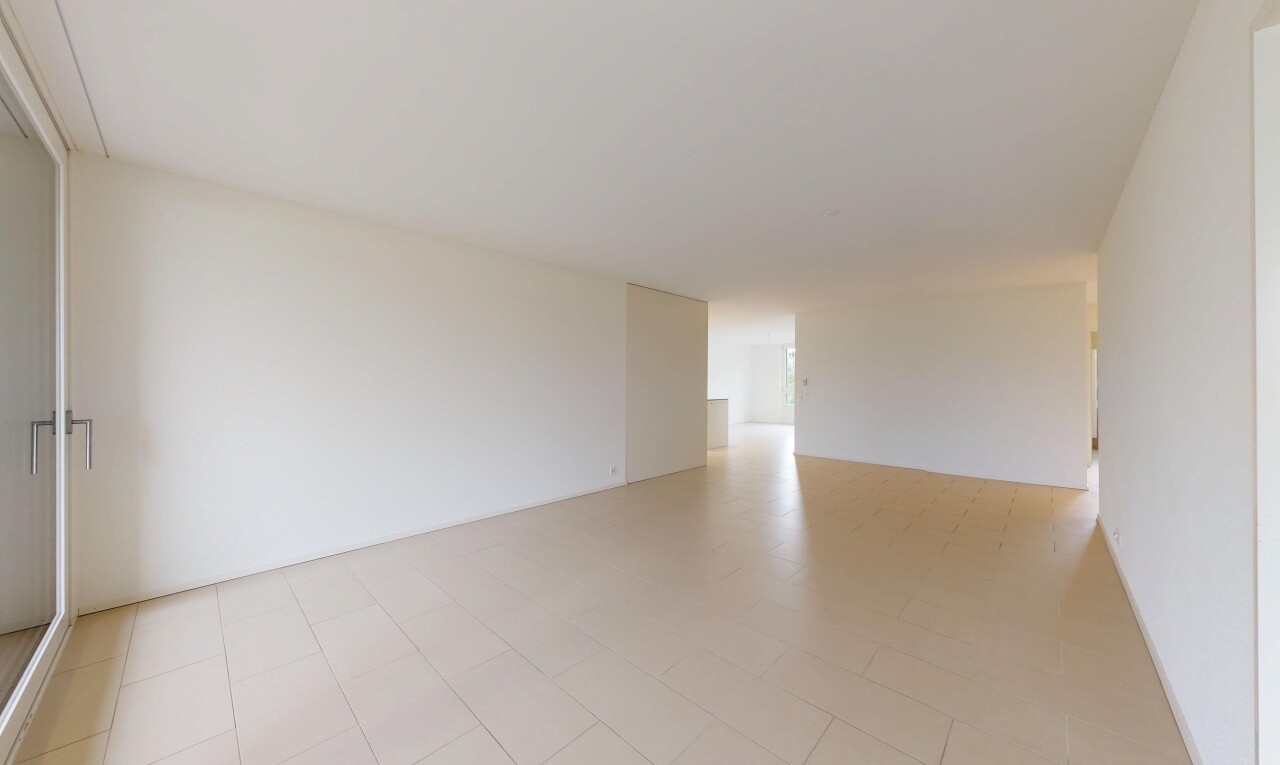 leerer raum mit inside property, gipskartonwand, drywall, und light floor