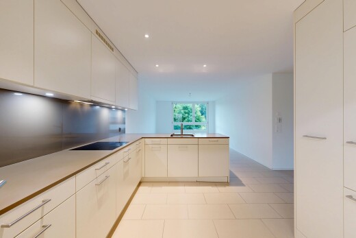 küche mit light floor, kitchen peninsula, küchentheke, inside property, und natural light