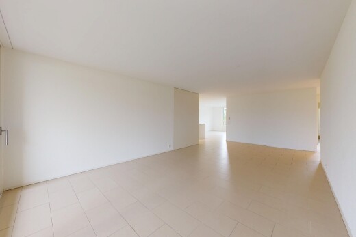 pièce vide avec inside property, cloison sèche, drywall, et light floor