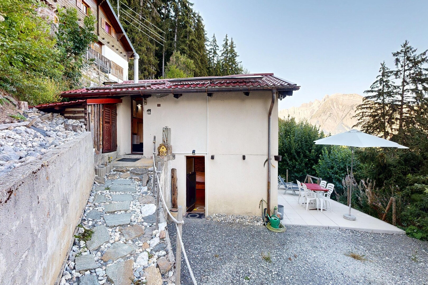 façade avec bardage en stuc, from property, property visible, et day time