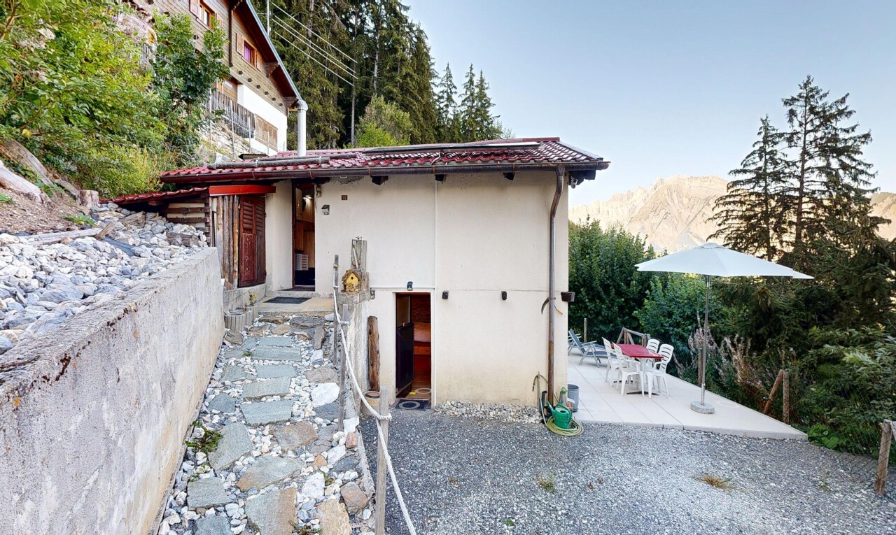 façade avec bardage en stuc, from property, property visible, et day time