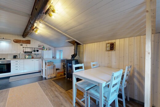 esszimmer mit vaulted ceiling, dachschräge, wood wall, holzwand, und holzofen