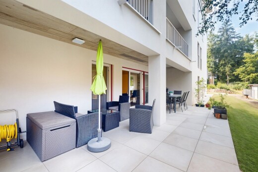 terrasse mit terrasse, property visible, essbereich im freien, und wohnraum im freien