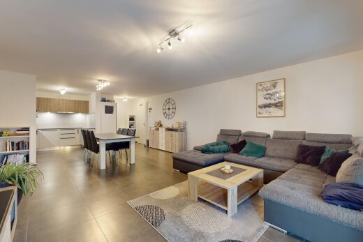 wohn- / esszimmer mit gipskartonwand, drywall, und inside property