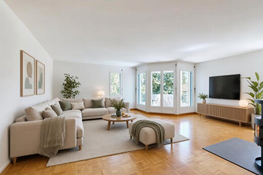 wohnzimmer mit fernseher, drywall, gipskartonwand, wood finish floor, und holzfußboden
