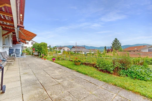 terrasse mit blick auf die berge, zaun, markise, und terrasse