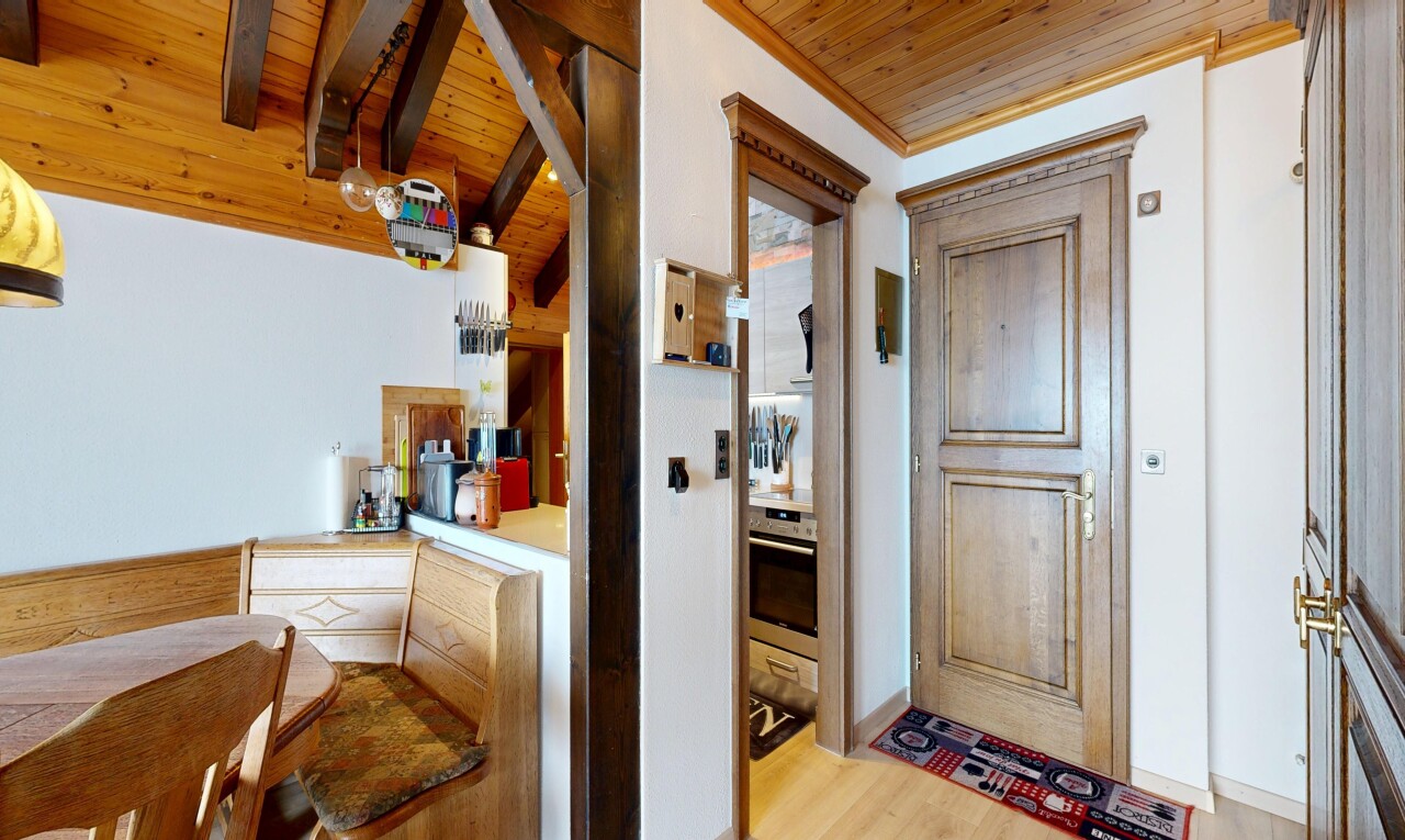 halle / korridor mit holzdecke, wood ceiling, gipskartonwand, drywall, und inside property