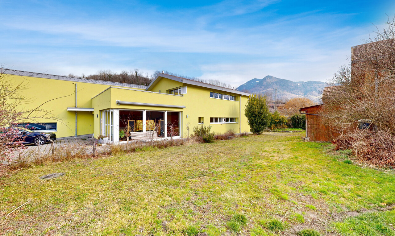 außenansicht mit stuckverkleidung, rasen, day time, mountain view, und blick auf die berge