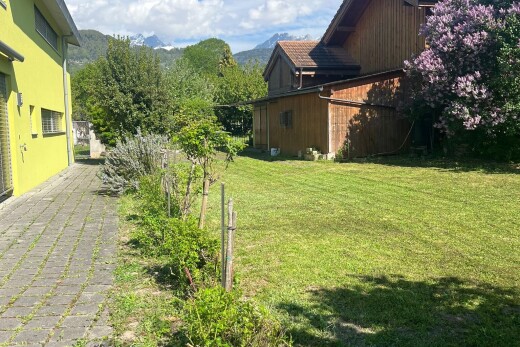 jardin avec pelouse, day time, from property, mountain view, et vue sur la montagne