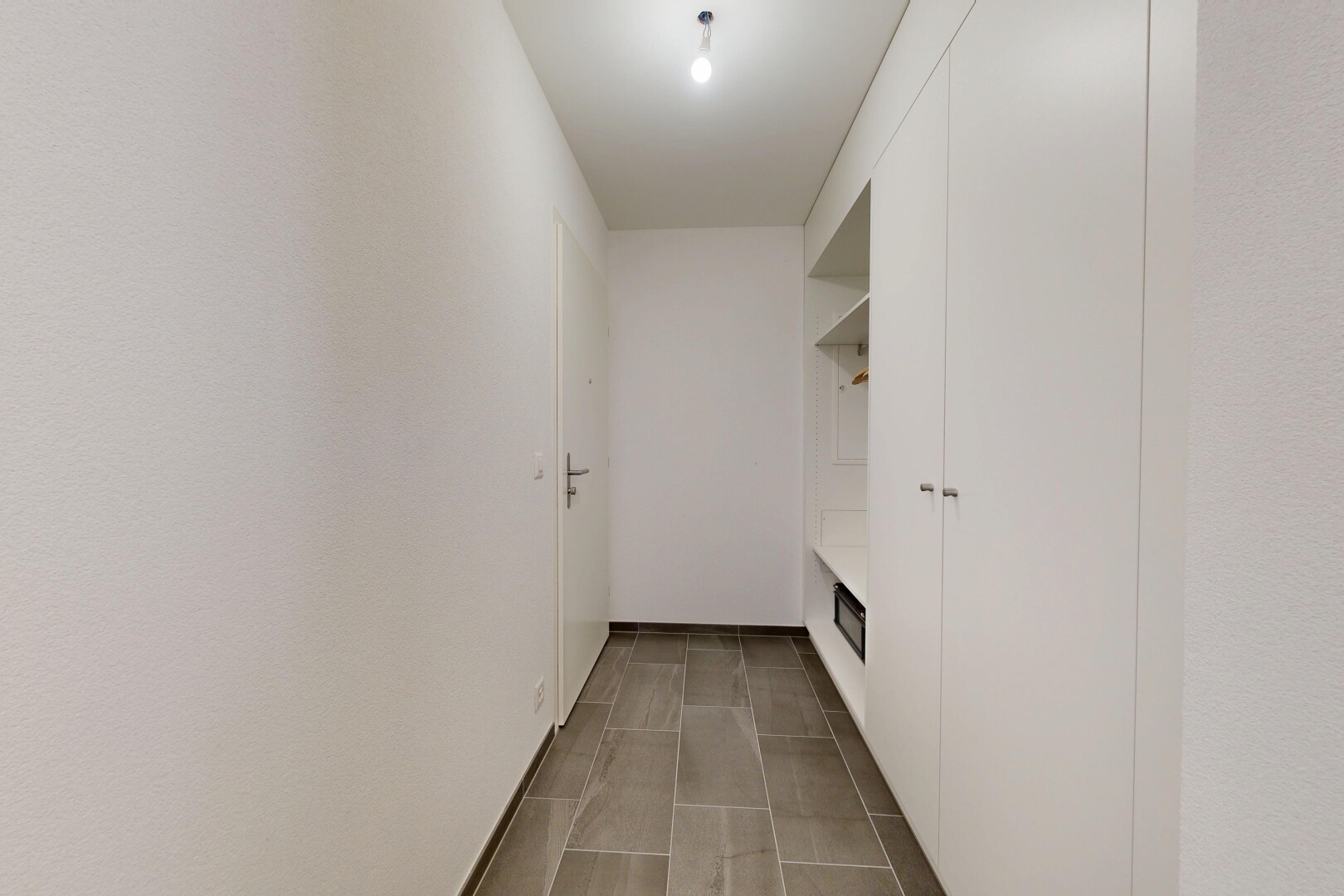 halle / korridor mit inside property und dark floor