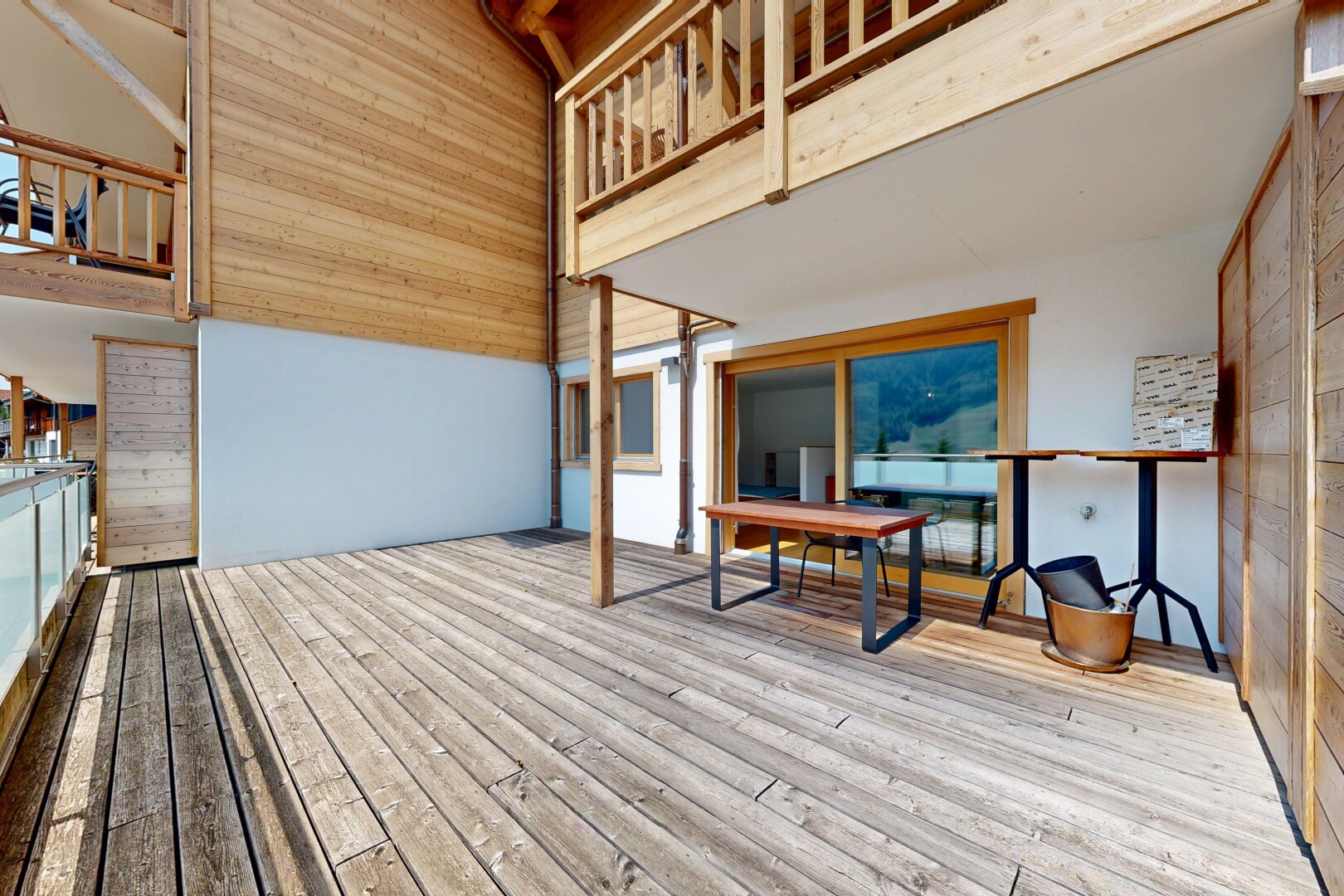 terrasse mit deck und inside property