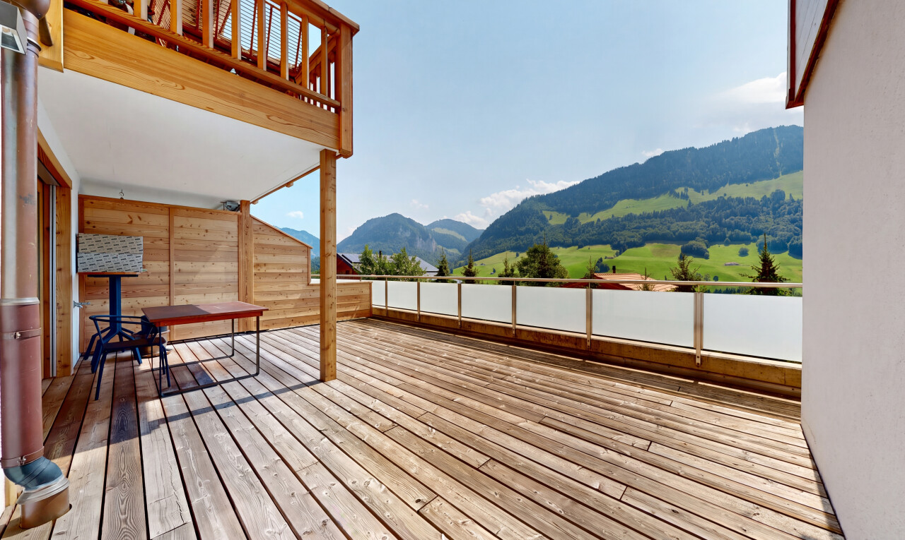 terrasse mit deck, blick auf die berge, mountain view, view focus, und day time