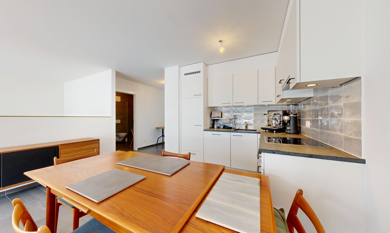 esszimmer mit küchenrückwand beim Herd, gipskartonwand, drywall, und inside property