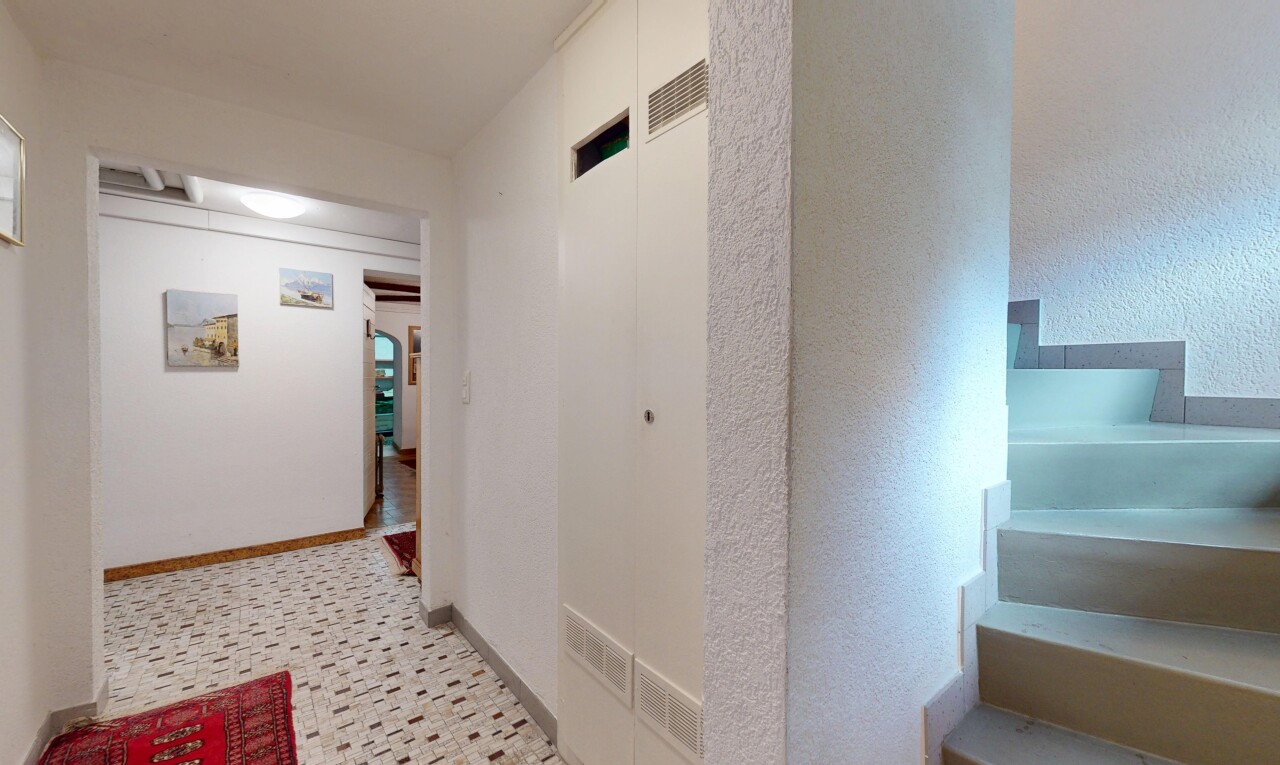 treppe mit lüftungsgitter